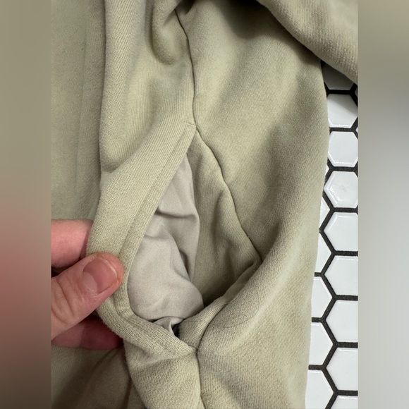 Lit active cowl neck sweatshirt size large  with flaw - Picture 10 of 13